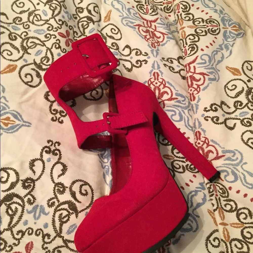 Shoes - Picture 2 of 2